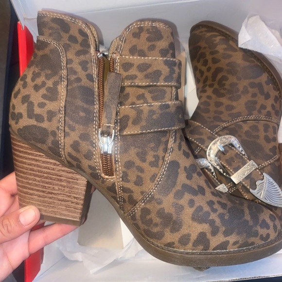 True Craft Booties - Picture 2 of 5